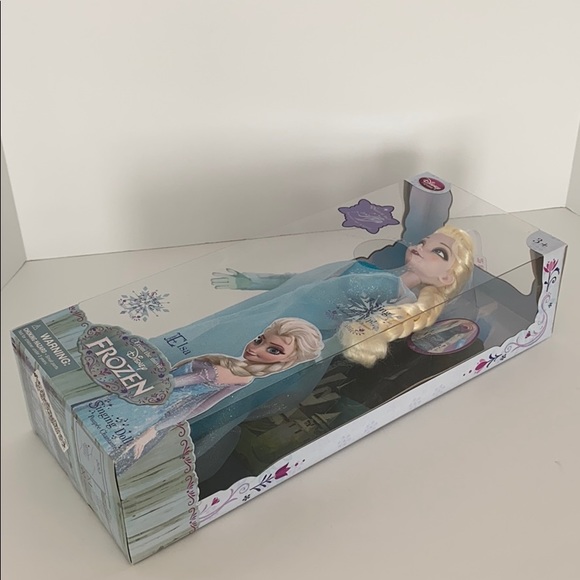 Disney Store Elsa Singing Doll Frozen - Picture 14 of 16